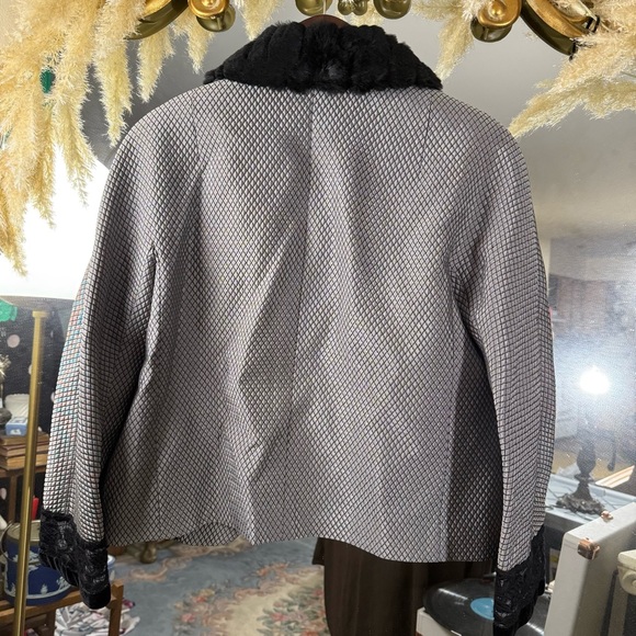 Emporio Armani Made in Italy Women’s Long Sleeve Blazer with Faux Fur Collar - Picture 3 of 9